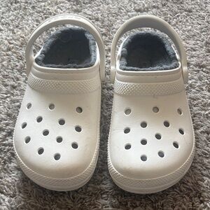 Crocs white M6 W8 fur lined